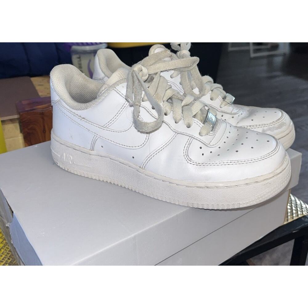 Nike Air Force 1 Size 7 Women 5 Men White Used w/box DD8959100